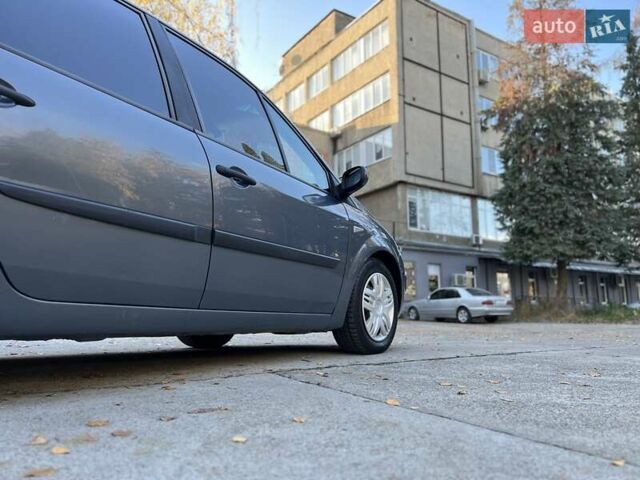 Серый Рено Гранд Сценик, объемом двигателя 1.46 л и пробегом 300 тыс. км за 4450 $, фото 29 на Automoto.ua