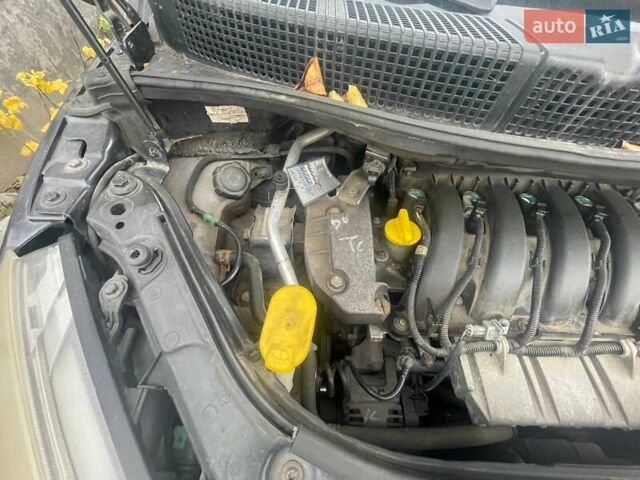 Сірий Рено Гранд Сценік, об'ємом двигуна 2 л та пробігом 208 тис. км за 5700 $, фото 2 на Automoto.ua
