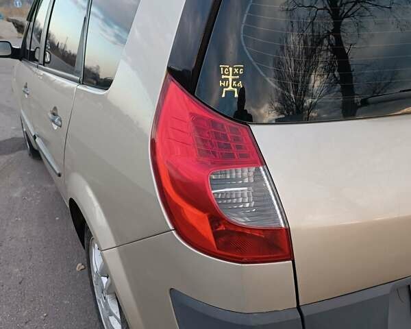 Серый Рено Гранд Сценик, объемом двигателя 1.87 л и пробегом 305 тыс. км за 5500 $, фото 8 на Automoto.ua