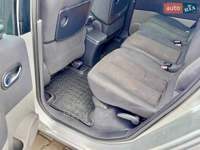 Серый Рено Гранд Сценик, объемом двигателя 1.9 л и пробегом 247 тыс. км за 6400 $, фото 38 на Automoto.ua