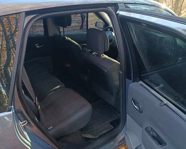 Серый Рено Гранд Сценик, объемом двигателя 1.6 л и пробегом 354 тыс. км за 4900 $, фото 2 на Automoto.ua