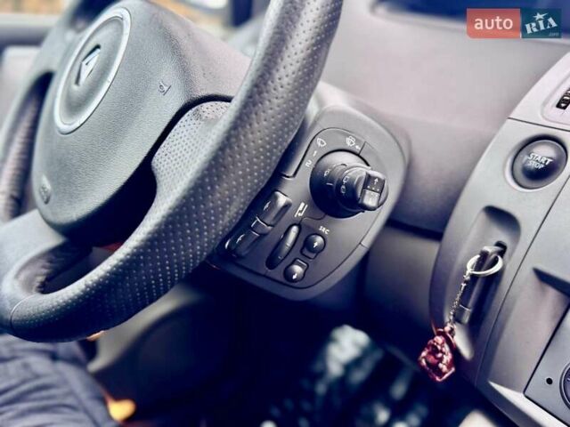 Серый Рено Гранд Сценик, объемом двигателя 1.9 л и пробегом 247 тыс. км за 6400 $, фото 58 на Automoto.ua