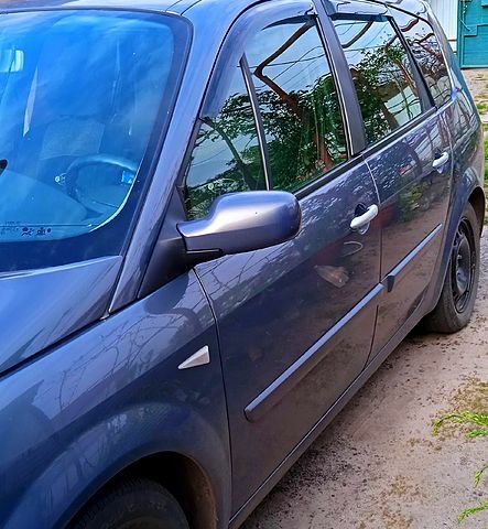 Серый Рено Гранд Сценик, объемом двигателя 1.9 л и пробегом 214 тыс. км за 5700 $, фото 2 на Automoto.ua