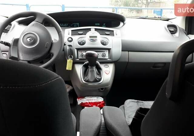 Сірий Рено Гранд Сценік, об'ємом двигуна 2 л та пробігом 240 тис. км за 6800 $, фото 9 на Automoto.ua