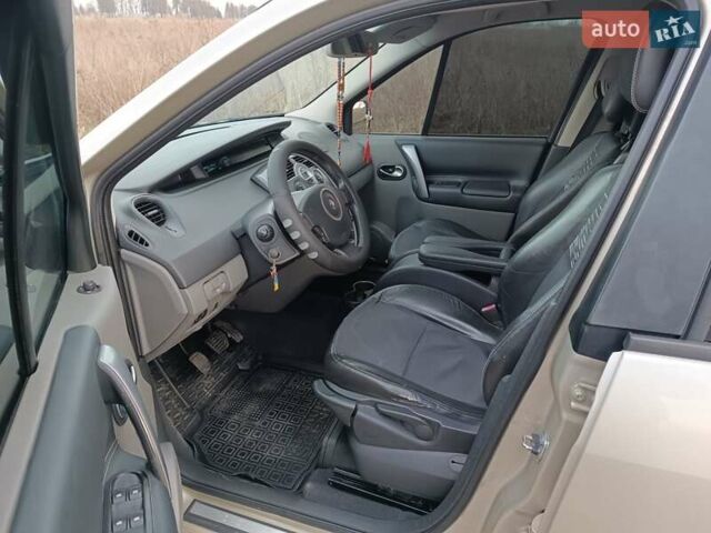 Серый Рено Гранд Сценик, объемом двигателя 1.87 л и пробегом 305 тыс. км за 5500 $, фото 11 на Automoto.ua