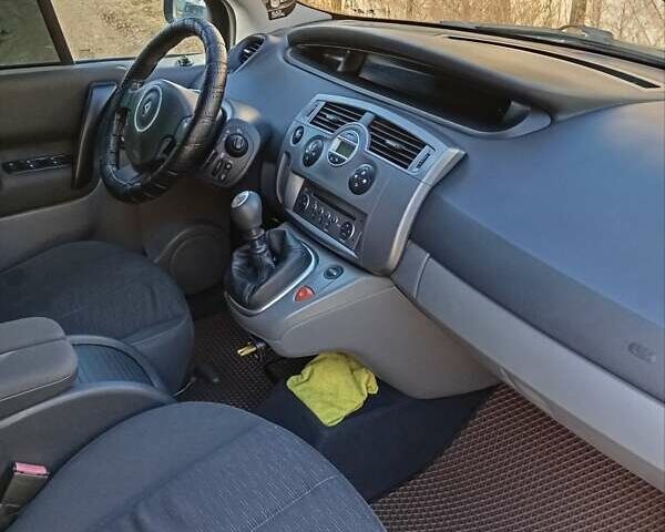 Сірий Рено Гранд Сценік, об'ємом двигуна 1.5 л та пробігом 288 тис. км за 5650 $, фото 4 на Automoto.ua