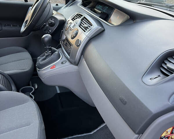 Серый Рено Гранд Сценик, объемом двигателя 2 л и пробегом 235 тыс. км за 4600 $, фото 30 на Automoto.ua