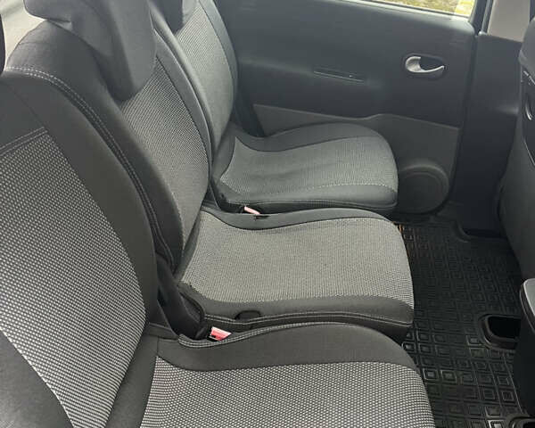 Серый Рено Гранд Сценик, объемом двигателя 1.5 л и пробегом 205 тыс. км за 6300 $, фото 13 на Automoto.ua