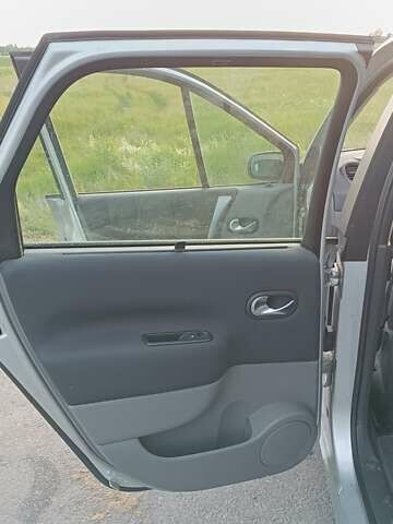 Сірий Рено Гранд Сценік, об'ємом двигуна 2 л та пробігом 75 тис. км за 6500 $, фото 10 на Automoto.ua