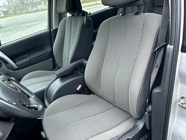 Серый Рено Гранд Сценик, объемом двигателя 1.6 л и пробегом 187 тыс. км за 5700 $, фото 10 на Automoto.ua