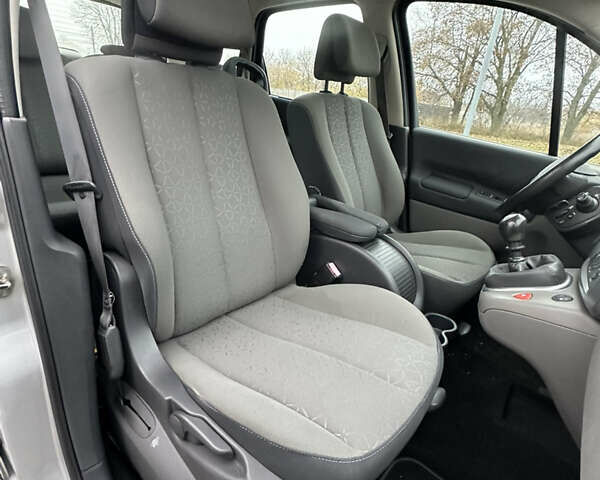 Серый Рено Гранд Сценик, объемом двигателя 1.6 л и пробегом 187 тыс. км за 5400 $, фото 38 на Automoto.ua