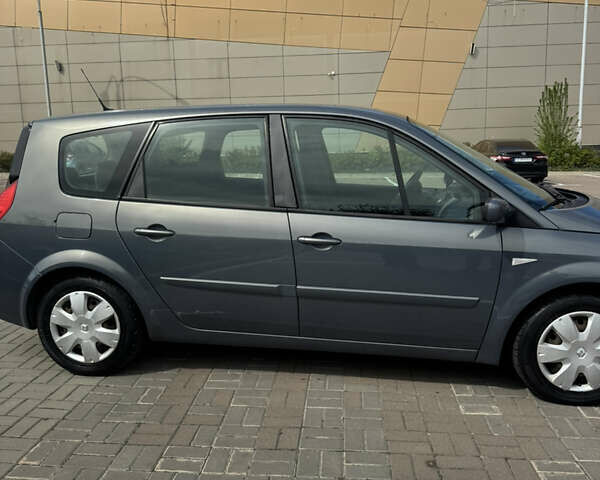 Серый Рено Гранд Сценик, объемом двигателя 1.9 л и пробегом 380 тыс. км за 4800 $, фото 5 на Automoto.ua