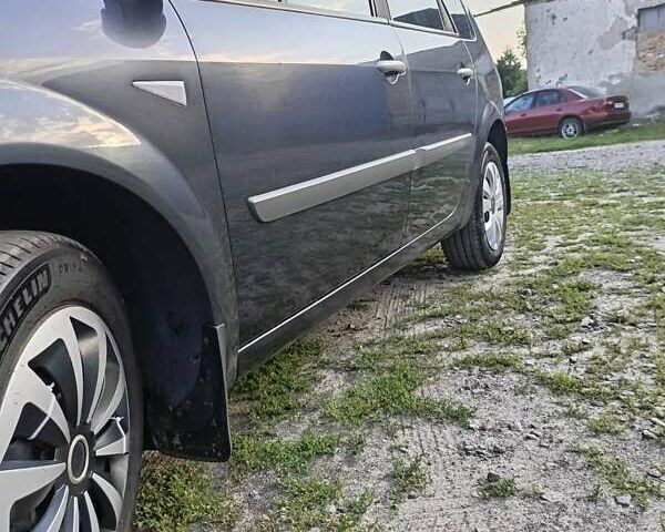 Серый Рено Гранд Сценик, объемом двигателя 1.9 л и пробегом 367 тыс. км за 6000 $, фото 9 на Automoto.ua