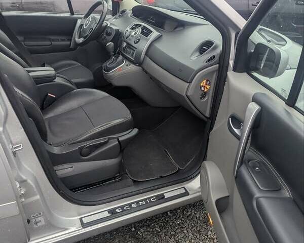 Серый Рено Гранд Сценик, объемом двигателя 2 л и пробегом 220 тыс. км за 5200 $, фото 15 на Automoto.ua