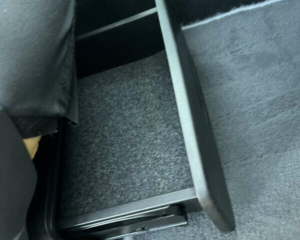 Серый Рено Гранд Сценик, объемом двигателя 2 л и пробегом 235 тыс. км за 4600 $, фото 57 на Automoto.ua