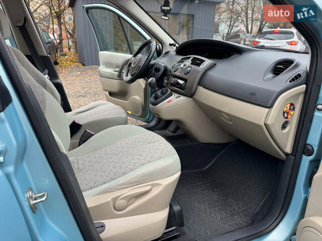 Серый Рено Гранд Сценик, объемом двигателя 1.6 л и пробегом 230 тыс. км за 5800 $, фото 36 на Automoto.ua