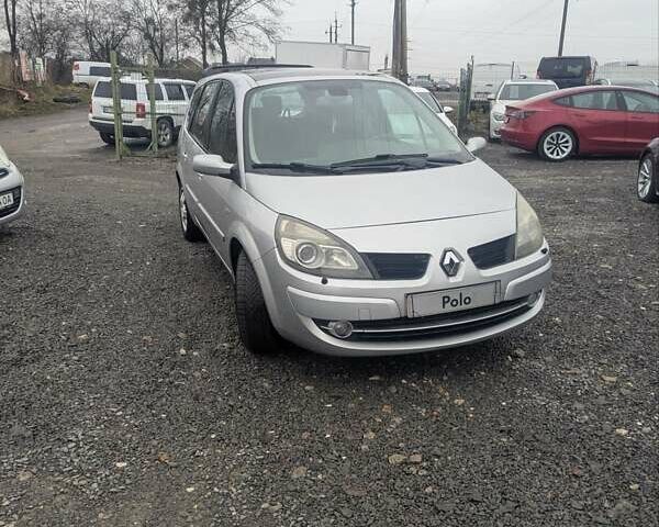 Серый Рено Гранд Сценик, объемом двигателя 2 л и пробегом 220 тыс. км за 5200 $, фото 1 на Automoto.ua