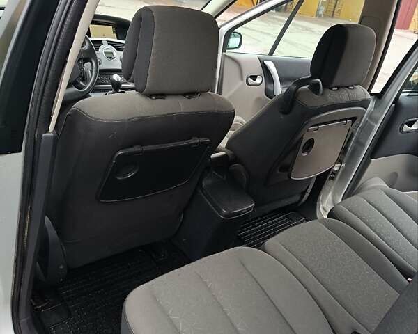 Серый Рено Гранд Сценик, объемом двигателя 1.5 л и пробегом 269 тыс. км за 5500 $, фото 14 на Automoto.ua