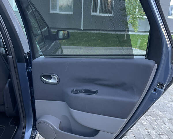 Серый Рено Гранд Сценик, объемом двигателя 1.6 л и пробегом 198 тыс. км за 5950 $, фото 25 на Automoto.ua