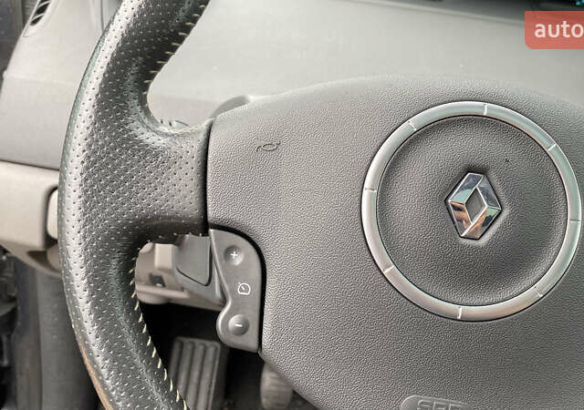 Серый Рено Гранд Сценик, объемом двигателя 2 л и пробегом 264 тыс. км за 5899 $, фото 51 на Automoto.ua