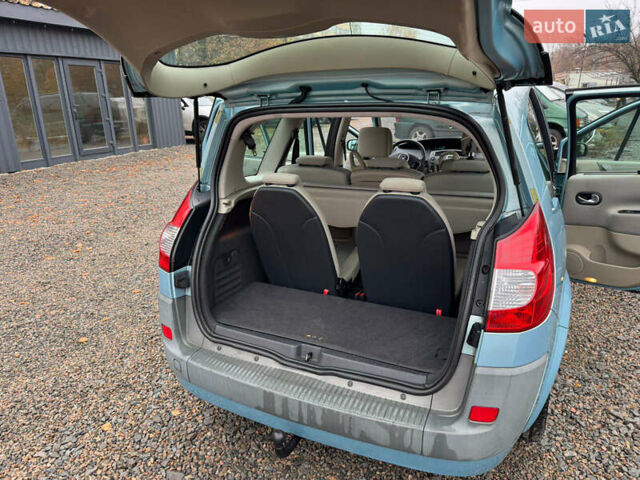 Серый Рено Гранд Сценик, объемом двигателя 1.6 л и пробегом 230 тыс. км за 5800 $, фото 55 на Automoto.ua