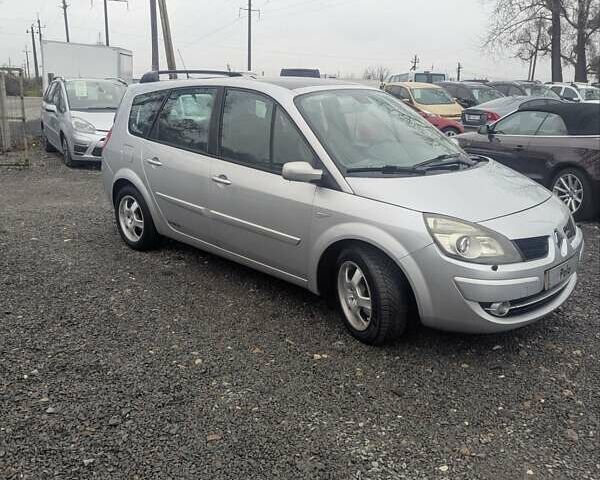 Серый Рено Гранд Сценик, объемом двигателя 2 л и пробегом 220 тыс. км за 5200 $, фото 7 на Automoto.ua