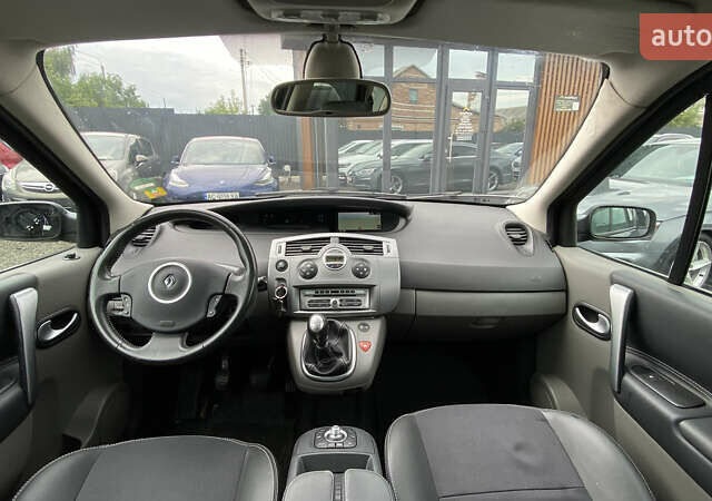 Серый Рено Гранд Сценик, объемом двигателя 2 л и пробегом 264 тыс. км за 5899 $, фото 31 на Automoto.ua