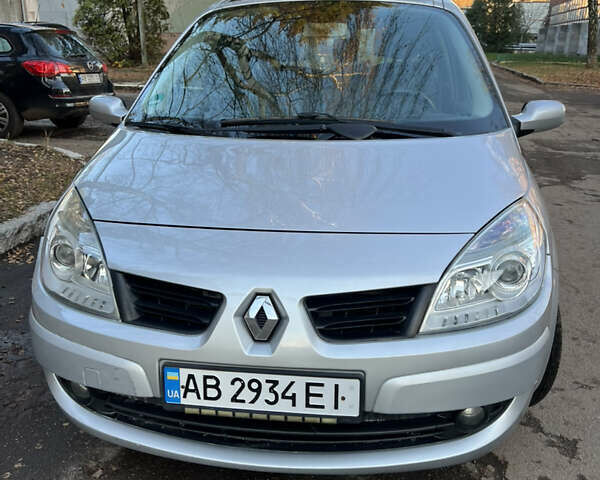 Серый Рено Гранд Сценик, объемом двигателя 2 л и пробегом 235 тыс. км за 4600 $, фото 12 на Automoto.ua