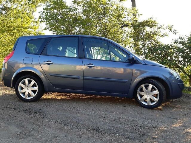 Серый Рено Гранд Сценик, объемом двигателя 1.5 л и пробегом 216 тыс. км за 6600 $, фото 1 на Automoto.ua