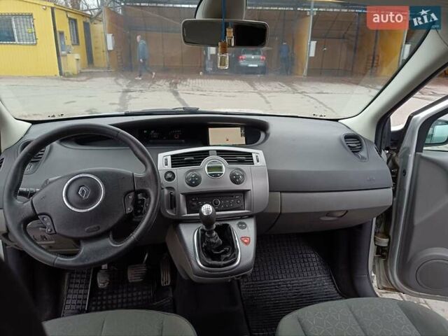 Серый Рено Гранд Сценик, объемом двигателя 1.5 л и пробегом 269 тыс. км за 5500 $, фото 15 на Automoto.ua