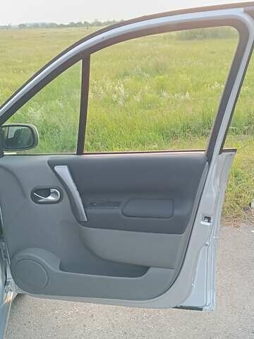 Сірий Рено Гранд Сценік, об'ємом двигуна 2 л та пробігом 75 тис. км за 6500 $, фото 11 на Automoto.ua