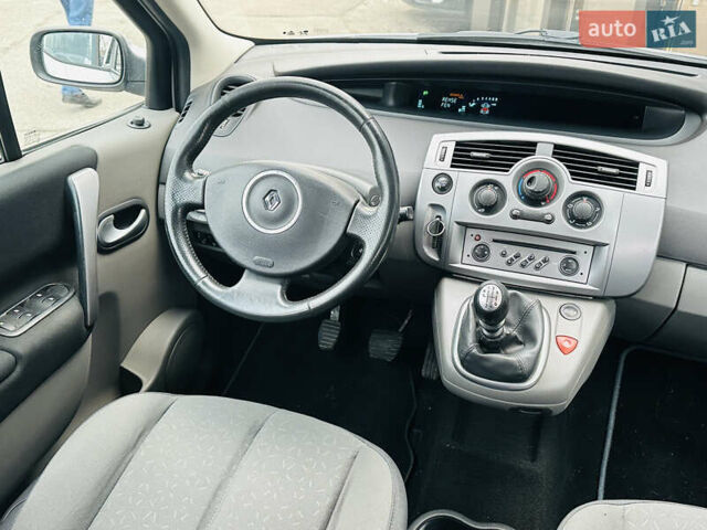 Серый Рено Гранд Сценик, объемом двигателя 1.6 л и пробегом 182 тыс. км за 6900 $, фото 20 на Automoto.ua