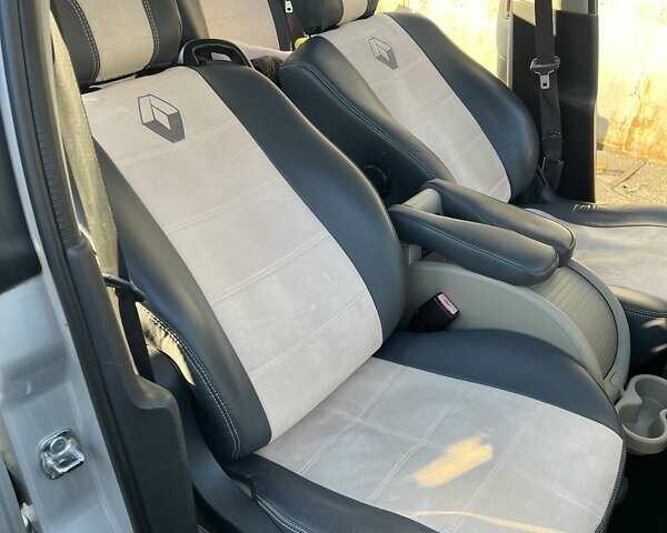 Серый Рено Гранд Сценик, объемом двигателя 1.46 л и пробегом 263 тыс. км за 6100 $, фото 12 на Automoto.ua