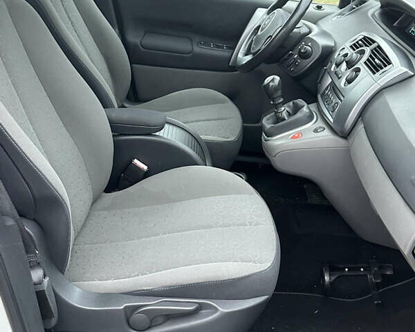 Серый Рено Гранд Сценик, объемом двигателя 1.6 л и пробегом 187 тыс. км за 5400 $, фото 46 на Automoto.ua