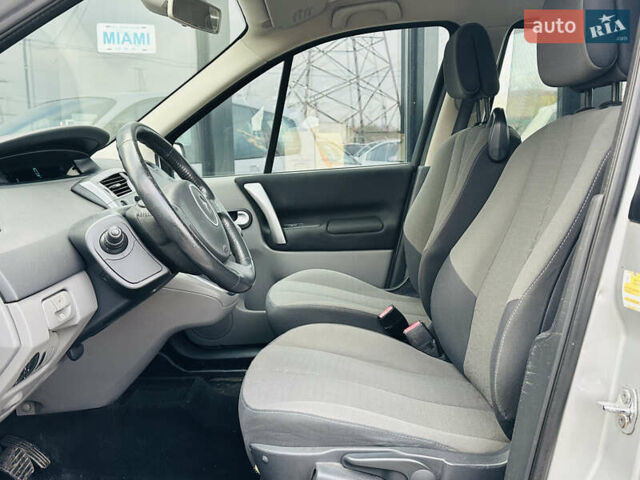 Серый Рено Гранд Сценик, объемом двигателя 1.6 л и пробегом 182 тыс. км за 6900 $, фото 14 на Automoto.ua