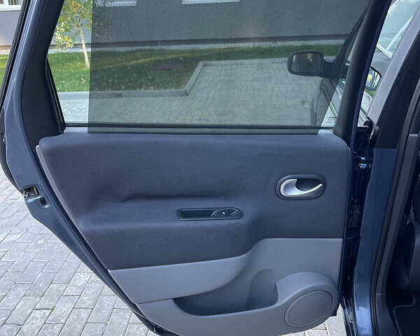 Серый Рено Гранд Сценик, объемом двигателя 1.6 л и пробегом 198 тыс. км за 5950 $, фото 19 на Automoto.ua