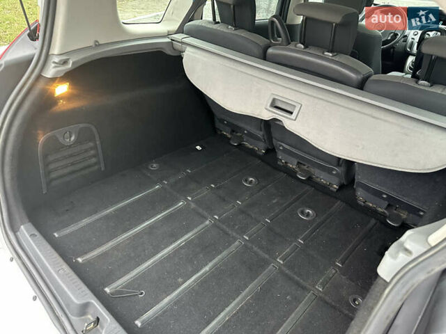 Серый Рено Гранд Сценик, объемом двигателя 1.6 л и пробегом 187 тыс. км за 5400 $, фото 51 на Automoto.ua