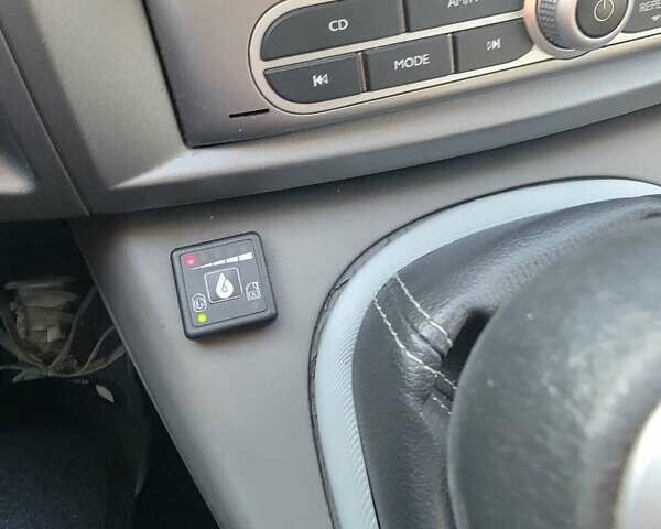 Сірий Рено Гранд Сценік, об'ємом двигуна 2 л та пробігом 195 тис. км за 5600 $, фото 5 на Automoto.ua