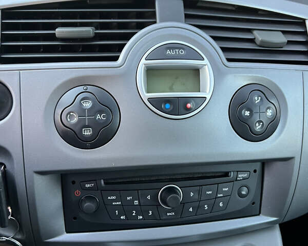 Серый Рено Гранд Сценик, объемом двигателя 2 л и пробегом 235 тыс. км за 4600 $, фото 26 на Automoto.ua