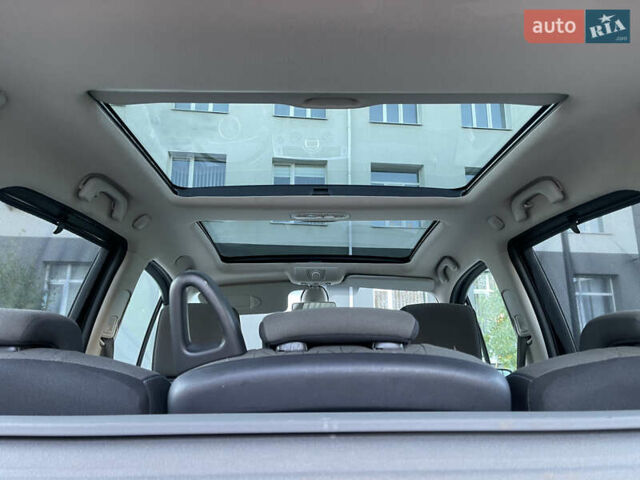 Серый Рено Гранд Сценик, объемом двигателя 1.6 л и пробегом 198 тыс. км за 5950 $, фото 22 на Automoto.ua