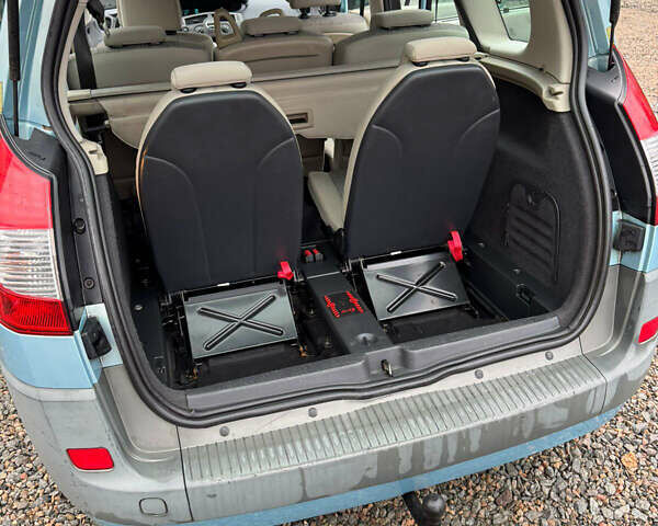 Серый Рено Гранд Сценик, объемом двигателя 1.6 л и пробегом 230 тыс. км за 5800 $, фото 39 на Automoto.ua