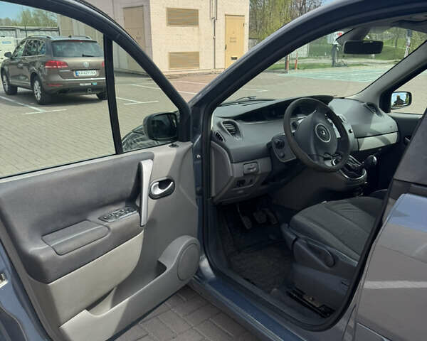 Серый Рено Гранд Сценик, объемом двигателя 1.9 л и пробегом 380 тыс. км за 4800 $, фото 6 на Automoto.ua