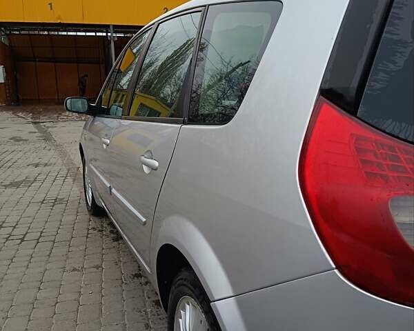 Серый Рено Гранд Сценик, объемом двигателя 1.5 л и пробегом 269 тыс. км за 5500 $, фото 2 на Automoto.ua