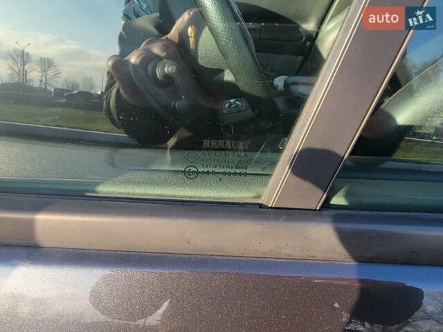 Сірий Рено Гранд Сценік, об'ємом двигуна 2 л та пробігом 195 тис. км за 5600 $, фото 24 на Automoto.ua