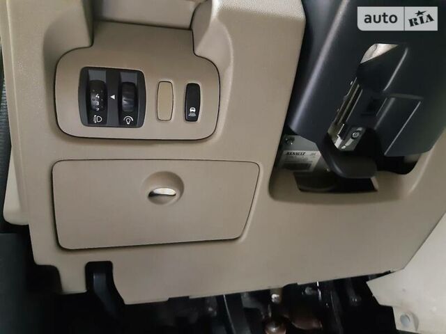 Серый Рено Гранд Сценик, объемом двигателя 1.5 л и пробегом 216 тыс. км за 6600 $, фото 76 на Automoto.ua