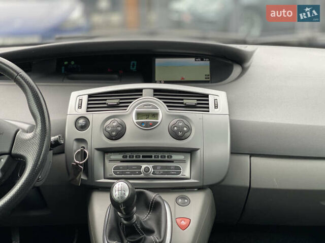 Серый Рено Гранд Сценик, объемом двигателя 2 л и пробегом 264 тыс. км за 5899 $, фото 27 на Automoto.ua