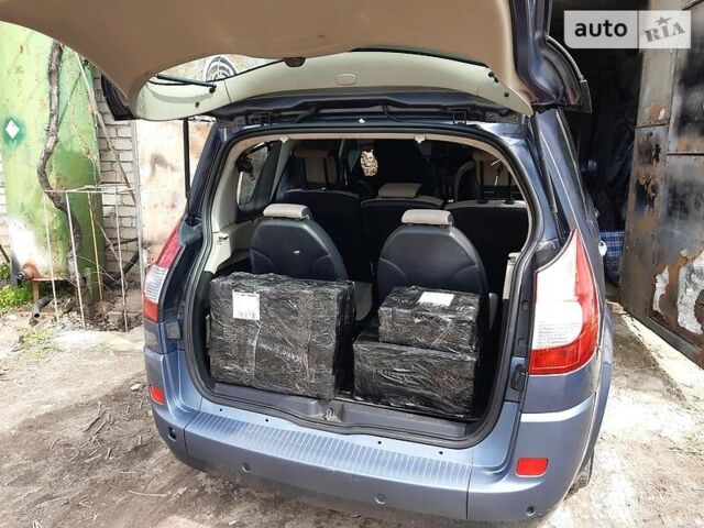 Серый Рено Гранд Сценик, объемом двигателя 1.5 л и пробегом 216 тыс. км за 6600 $, фото 44 на Automoto.ua