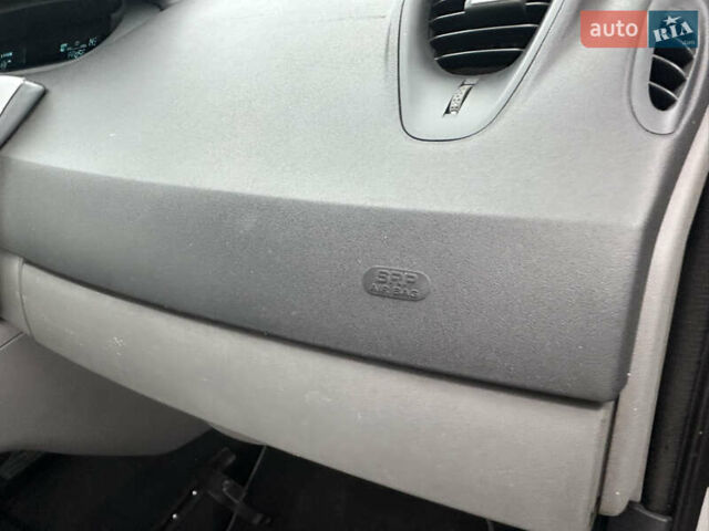 Серый Рено Гранд Сценик, объемом двигателя 1.6 л и пробегом 187 тыс. км за 5400 $, фото 31 на Automoto.ua
