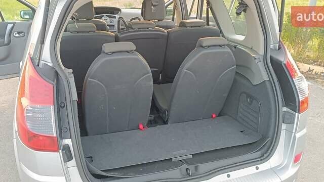 Сірий Рено Гранд Сценік, об'ємом двигуна 2 л та пробігом 75 тис. км за 6500 $, фото 7 на Automoto.ua