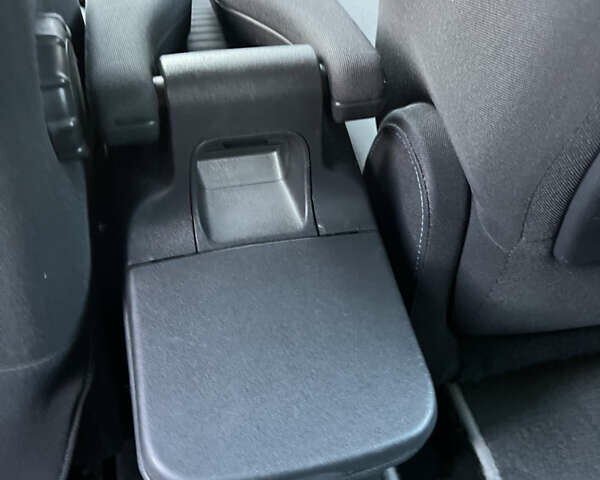 Серый Рено Гранд Сценик, объемом двигателя 2 л и пробегом 235 тыс. км за 4600 $, фото 49 на Automoto.ua